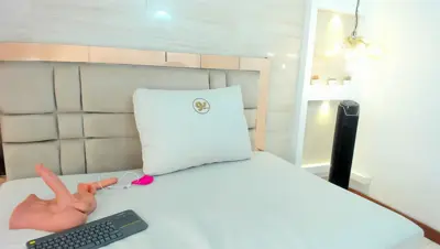 Chloe_Murray Recorded video thumbnail on MyFreeCams (MFC)