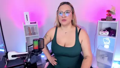 Hollie_joliie Recorded video thumbnail on MyFreeCams (MFC)