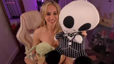 LillieQ Recorded video thumbnail on MyFreeCams (MFC)