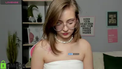 MariellMoon Recorded video thumbnail on MyFreeCams (MFC)