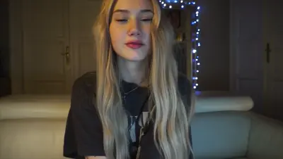 Recorded video of Uwu_nika18 on MyFreeCams (MFC) thumbnail